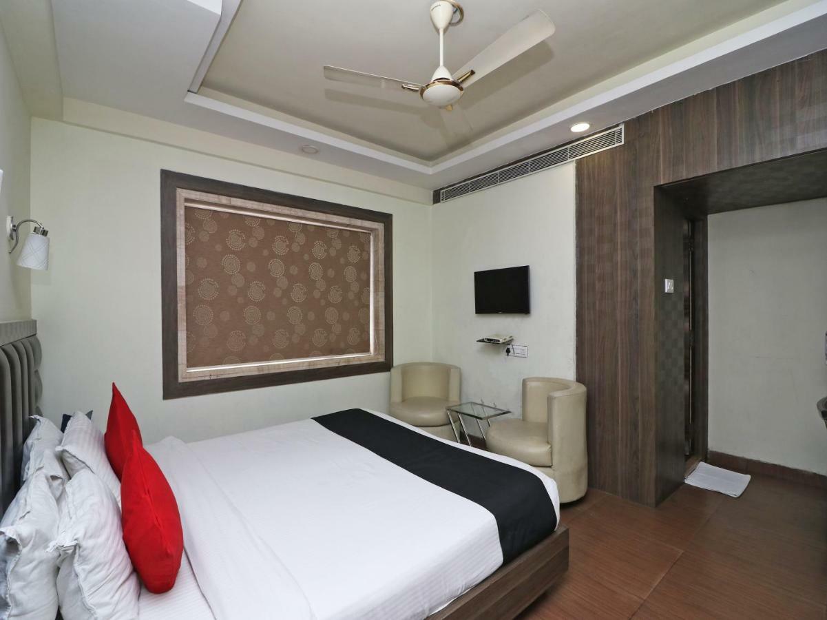 Hotel Emerald Calcutta Extérieur photo