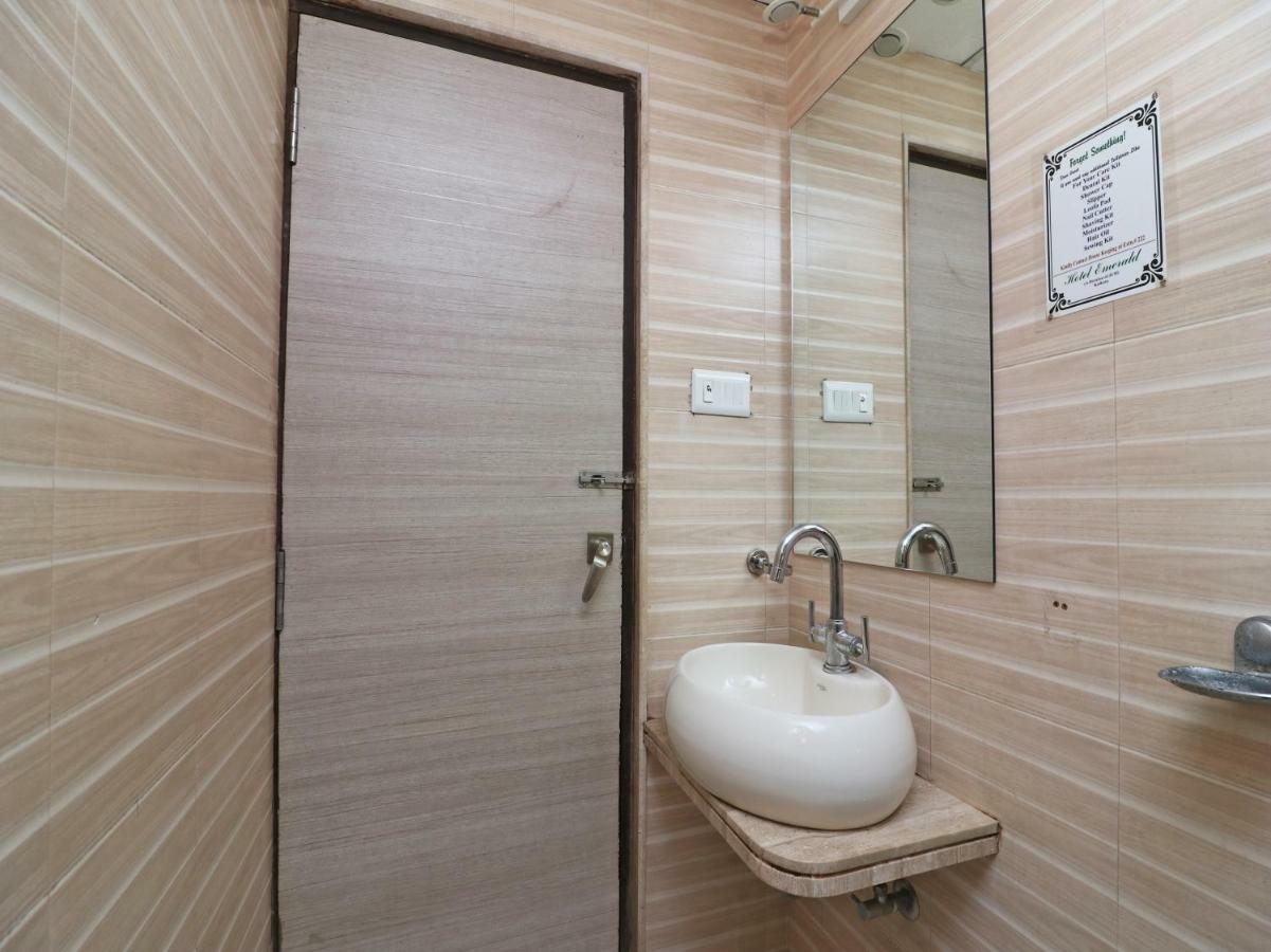 Hotel Emerald Calcutta Extérieur photo