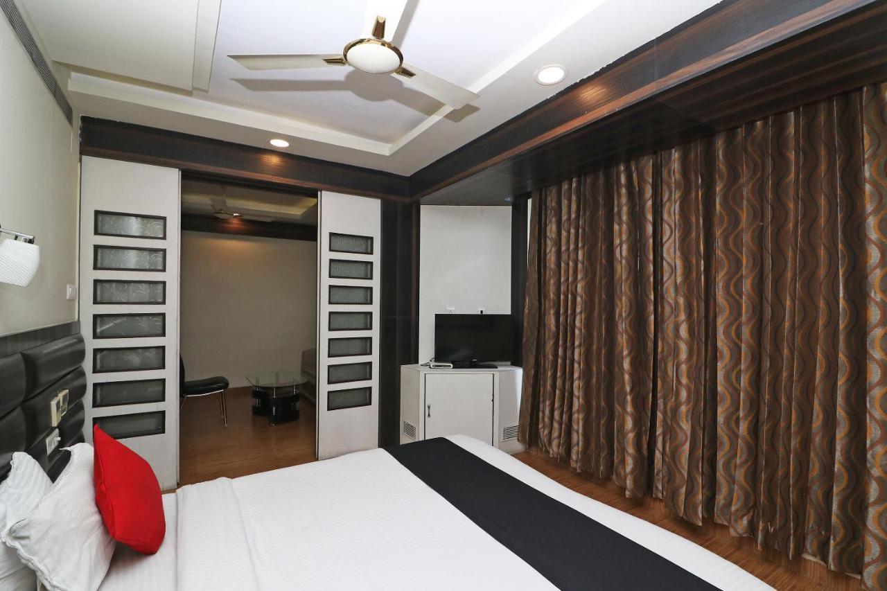 Hotel Emerald Calcutta Extérieur photo