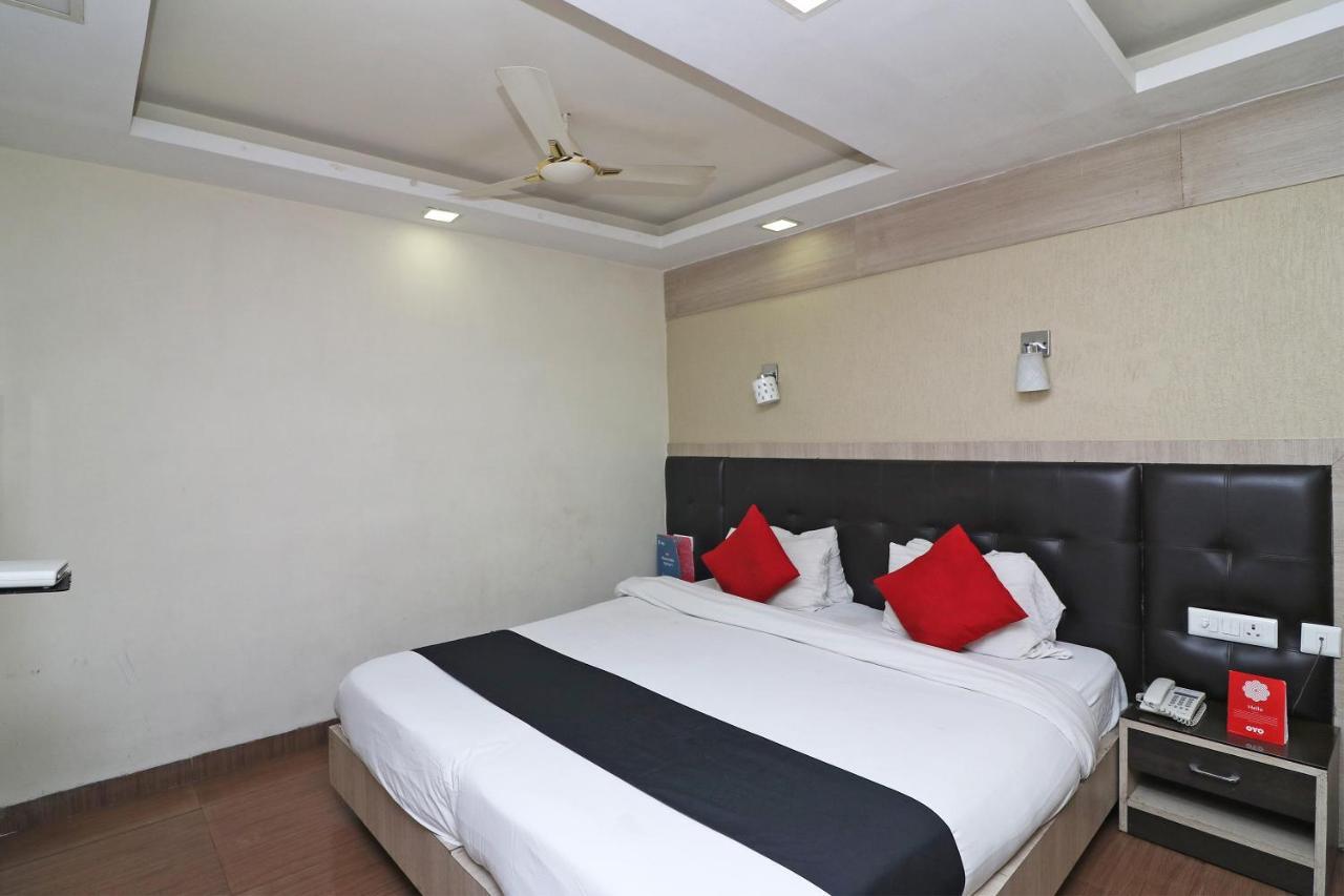 Hotel Emerald Calcutta Extérieur photo