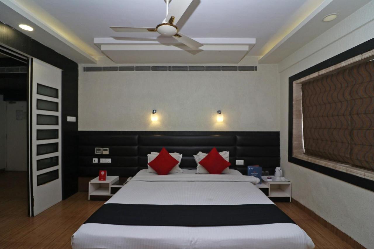 Hotel Emerald Calcutta Extérieur photo